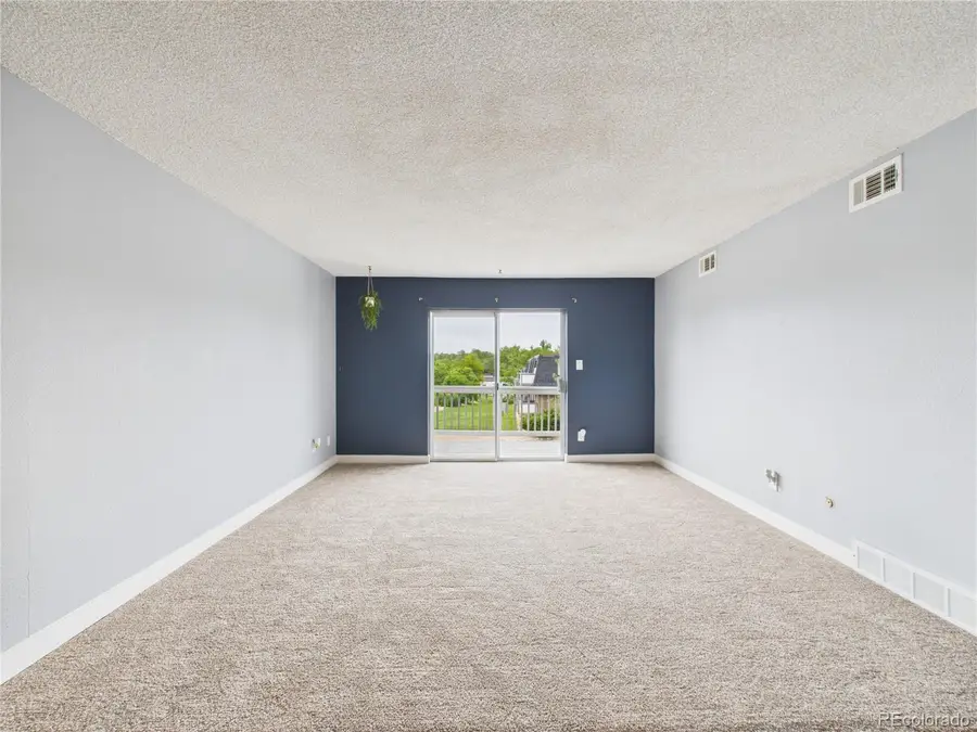 190 E Highline Cir #302, Centennial, CO 80122 - Image #3