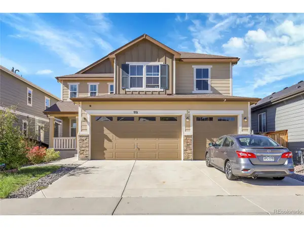 951 N Vandriver Way, Aurora, CO 80018