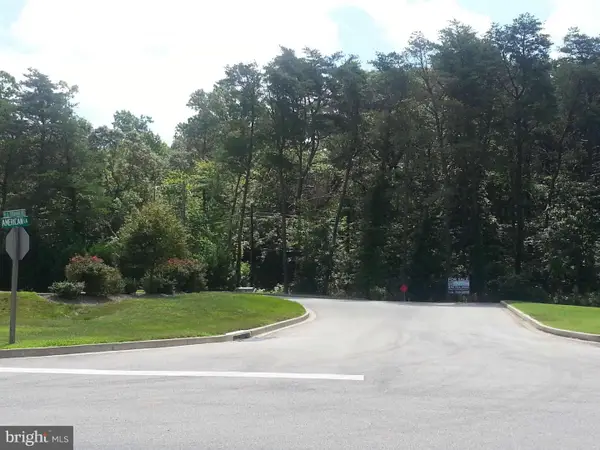 30 American Ln, LUSBY, MD 20657