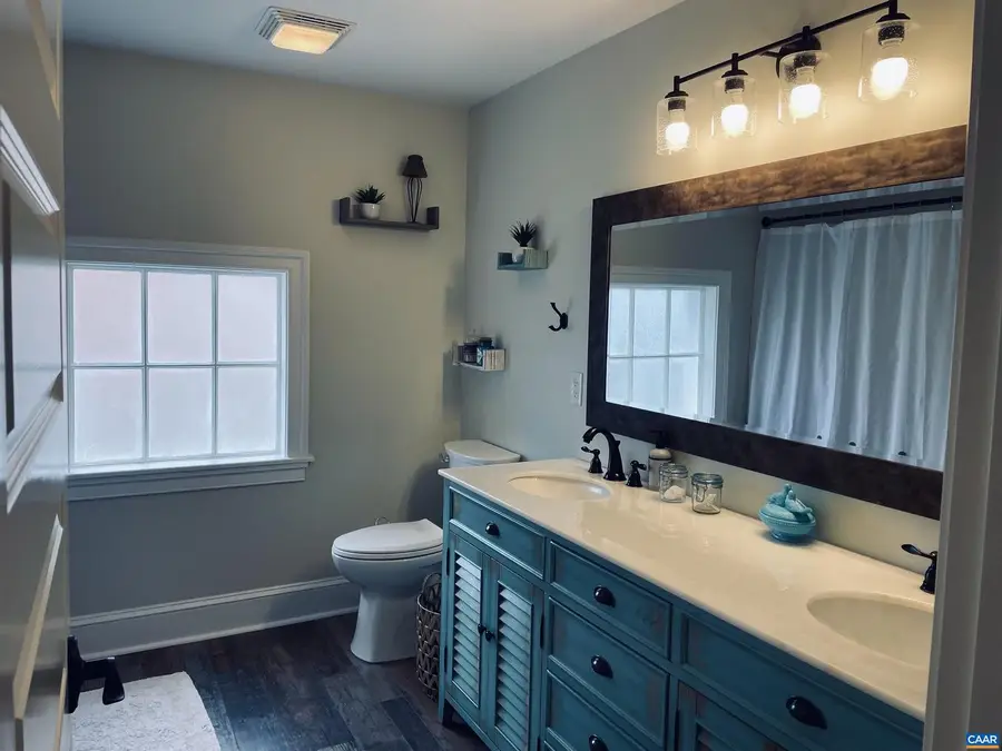 921 W Beverley St, Staunton, VA 24401 - Image #2