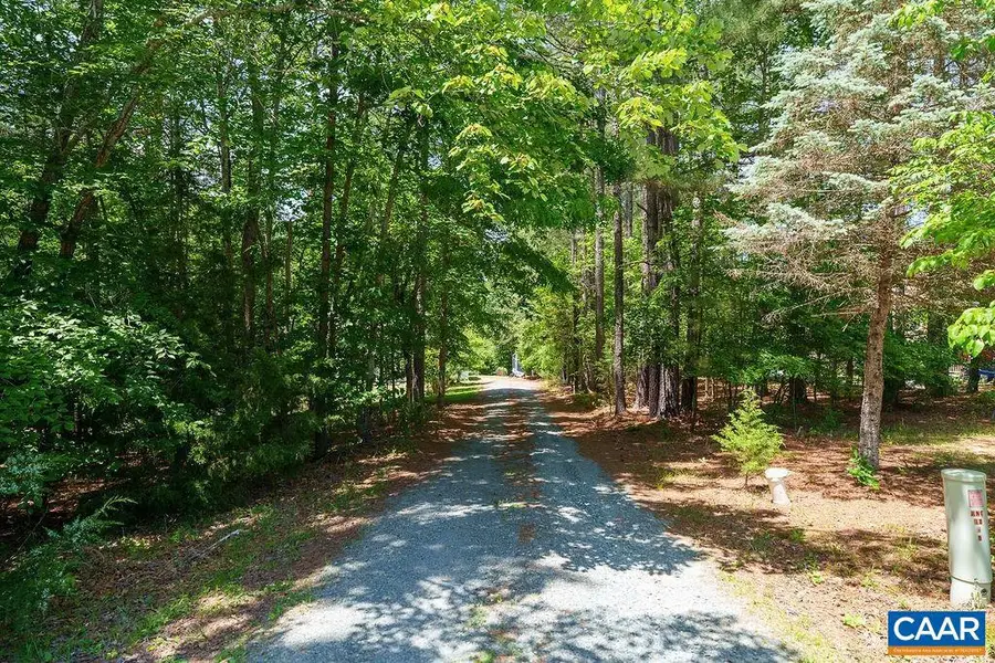 231 Magnolia Cir, Troy, VA 22974 - Image #2