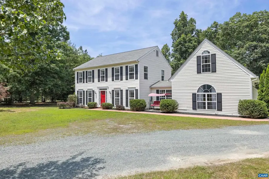 366 Saint Ivy Ave, Troy, VA 22974 - Image #3