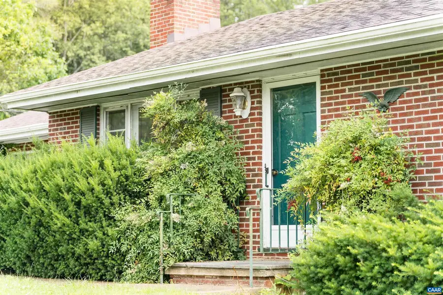 1160 Pen Park Ln, Charlottesville, VA 22901 - Image #2