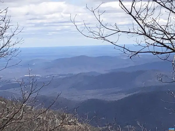 186 Hemlock Dr, ROSELAND, VA 22967