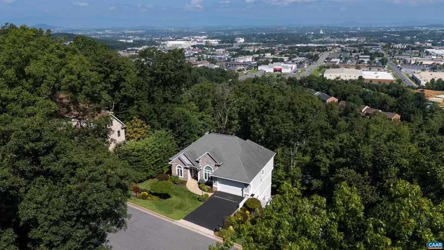 137 Diamond Ct, Harrisonburg, VA 22801 - Image #2
