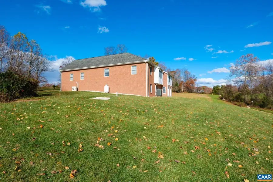 105 Squirrel Path, Stanardsville, VA 22973 - Image #3