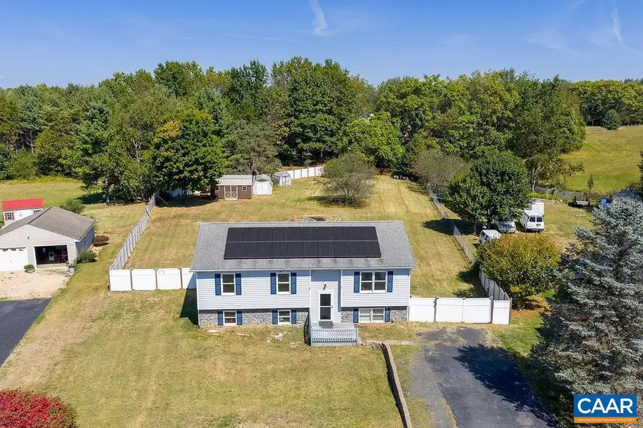 197 Sherwood Dr, Waynesboro, VA 22980 - Image #2