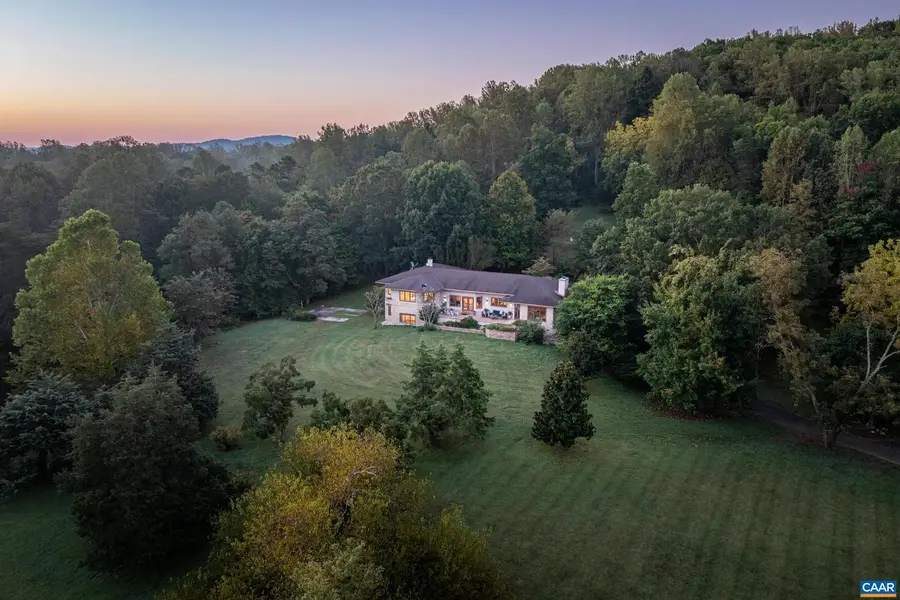6585 Foxcliff Ln, Crozet, VA 22932 - Image #2