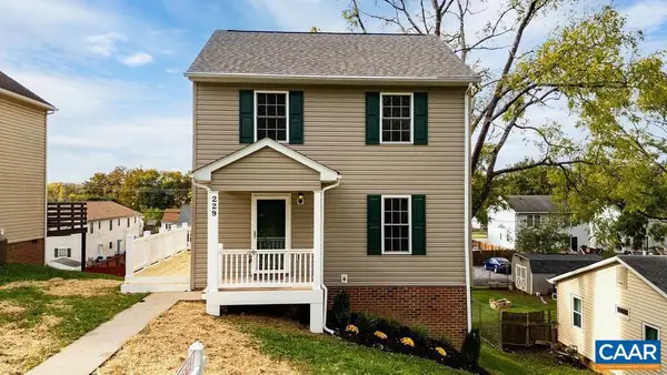 229 S Winchester Ave, WAYNESBORO, VA 22980