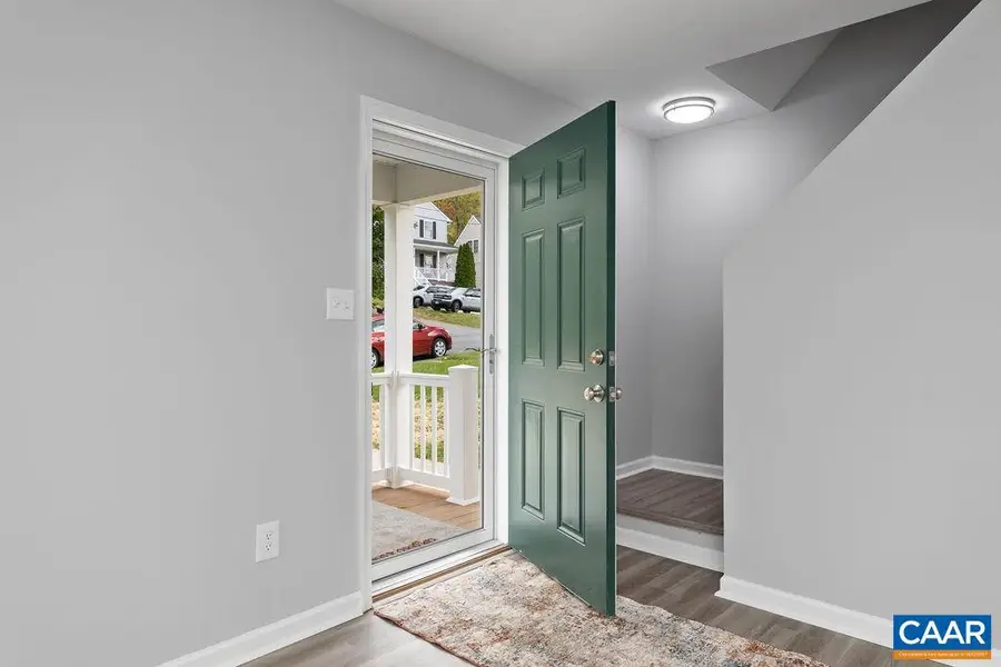 229 S Winchester Ave, Waynesboro, VA 22980 - Image #2