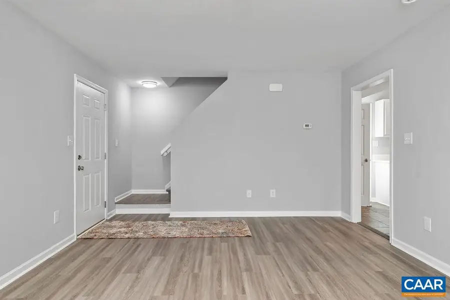 229 S Winchester Ave, Waynesboro, VA 22980 - Image #3