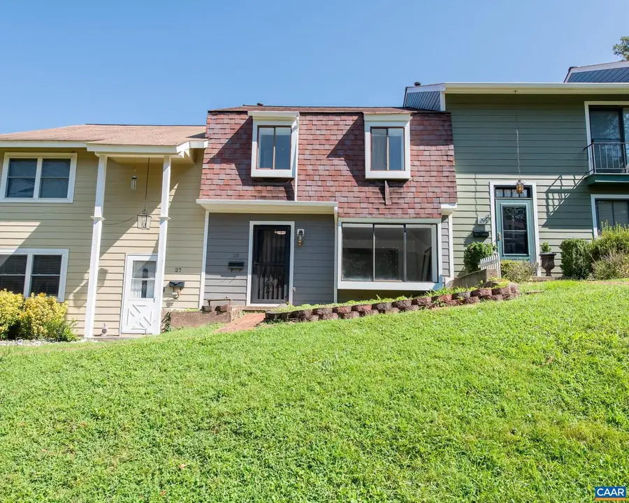 28 Woodlake Dr, Charlottesville, VA 22901 - Image #2