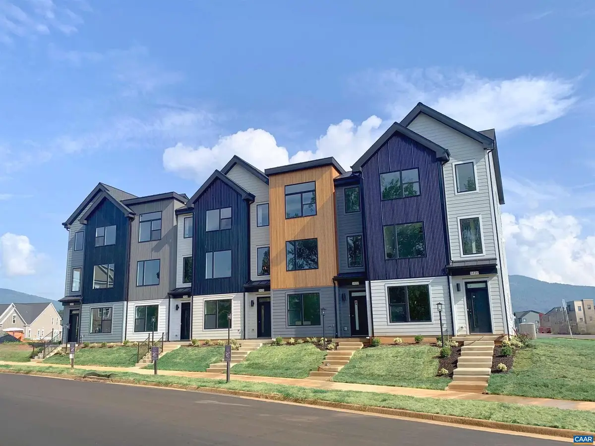 33 Golf Dr, Crozet, VA 22932 - Image #1