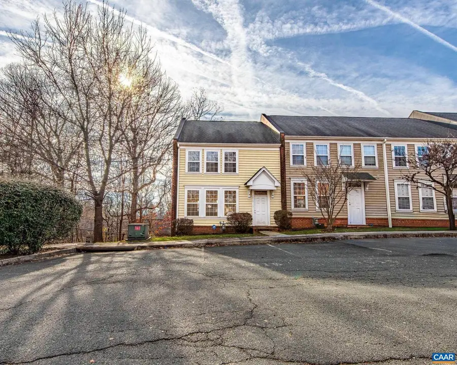 1015 Carrington Pl, Charlottesville, VA 22901 - Image #3
