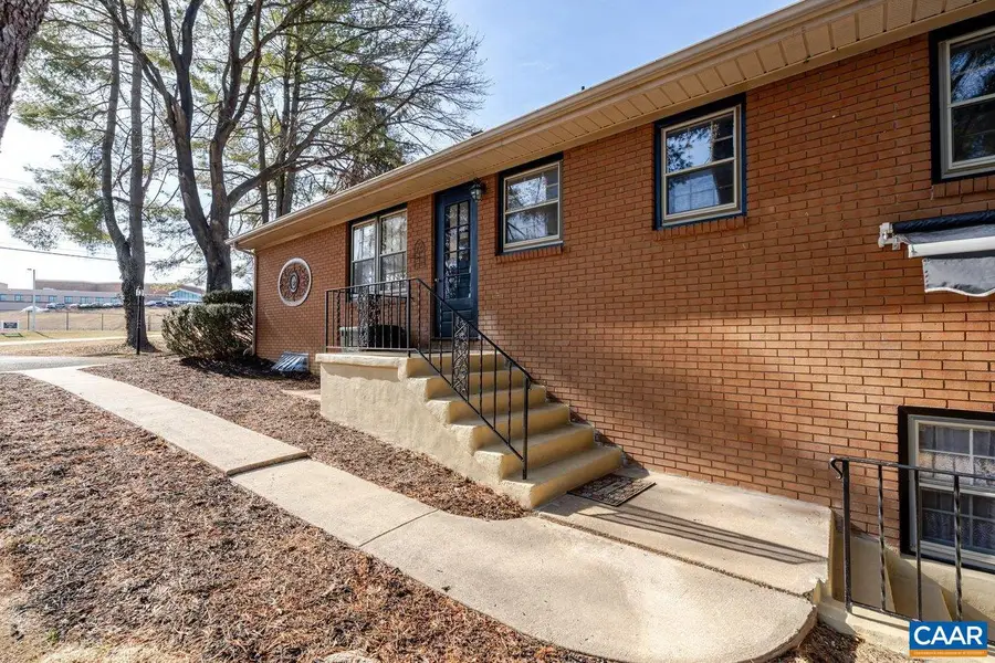 1408 N Coalter St, Staunton, VA 24401 - #3