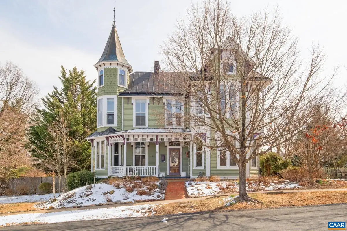 428 Maple Ave, Waynesboro, VA 22980 - #1