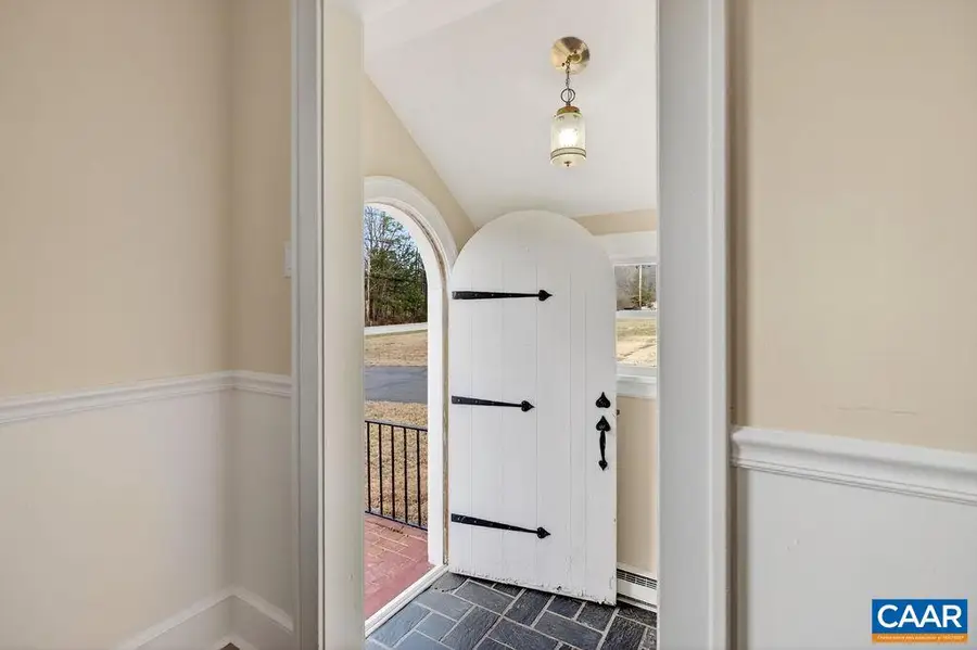 5694 Patrick Henry Hwy, Roseland, VA 22967 - #3