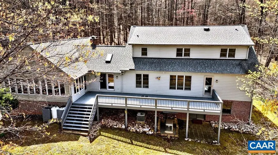 472 Horseshoe Mountain Rd, Roseland, VA 22967 - #2