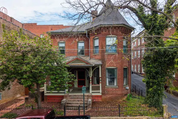 10 N Market St, STAUNTON, VA 24401