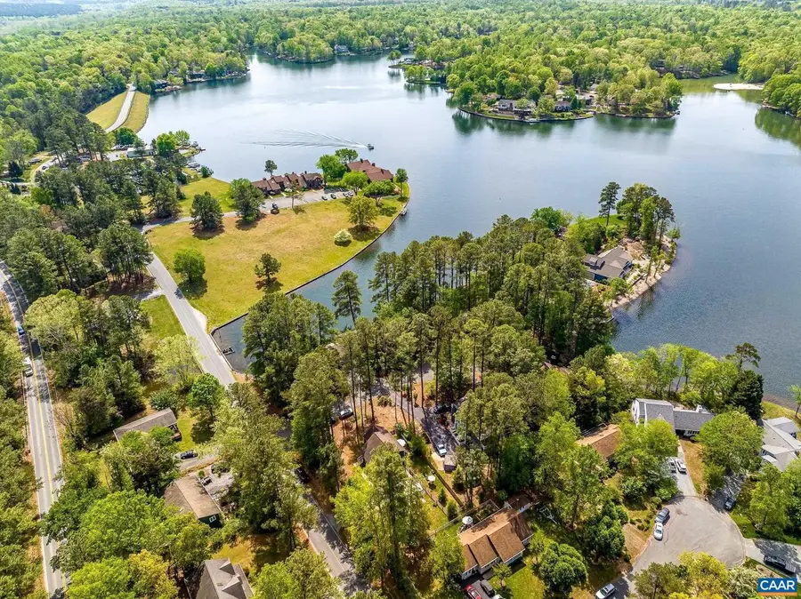 942 Jefferson Dr, Palmyra, VA 22963 - #2