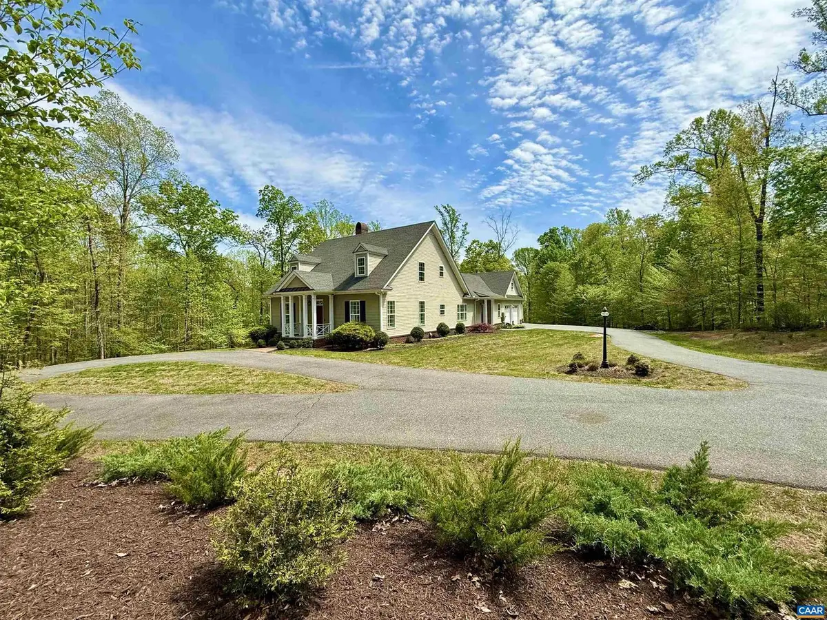 1025 E Pelham Dr, Keswick, VA 22947 - #1