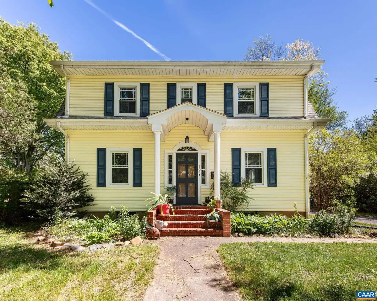 908 Woodrow Ave, Waynesboro, VA 22980 - #1