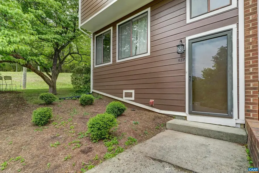 587 Southampton Ct, Charlottesville, VA 22901 - #2