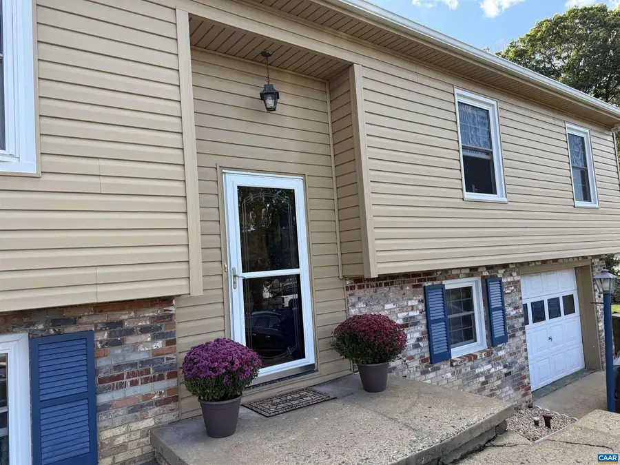 665 Gloria Pl, Staunton, VA 24401 - #2