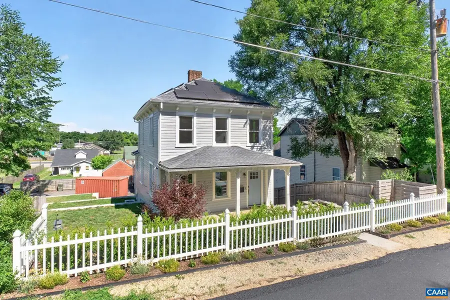 433 N Winchester Ave, Waynesboro, VA 22980 - #2
