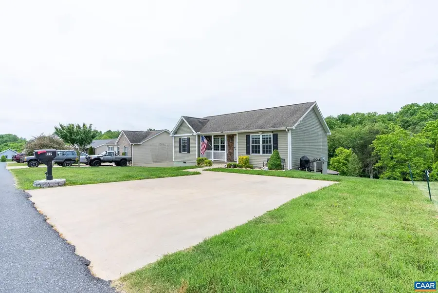129 Thoroughbred Cir, Lexington, VA 24450 - #3