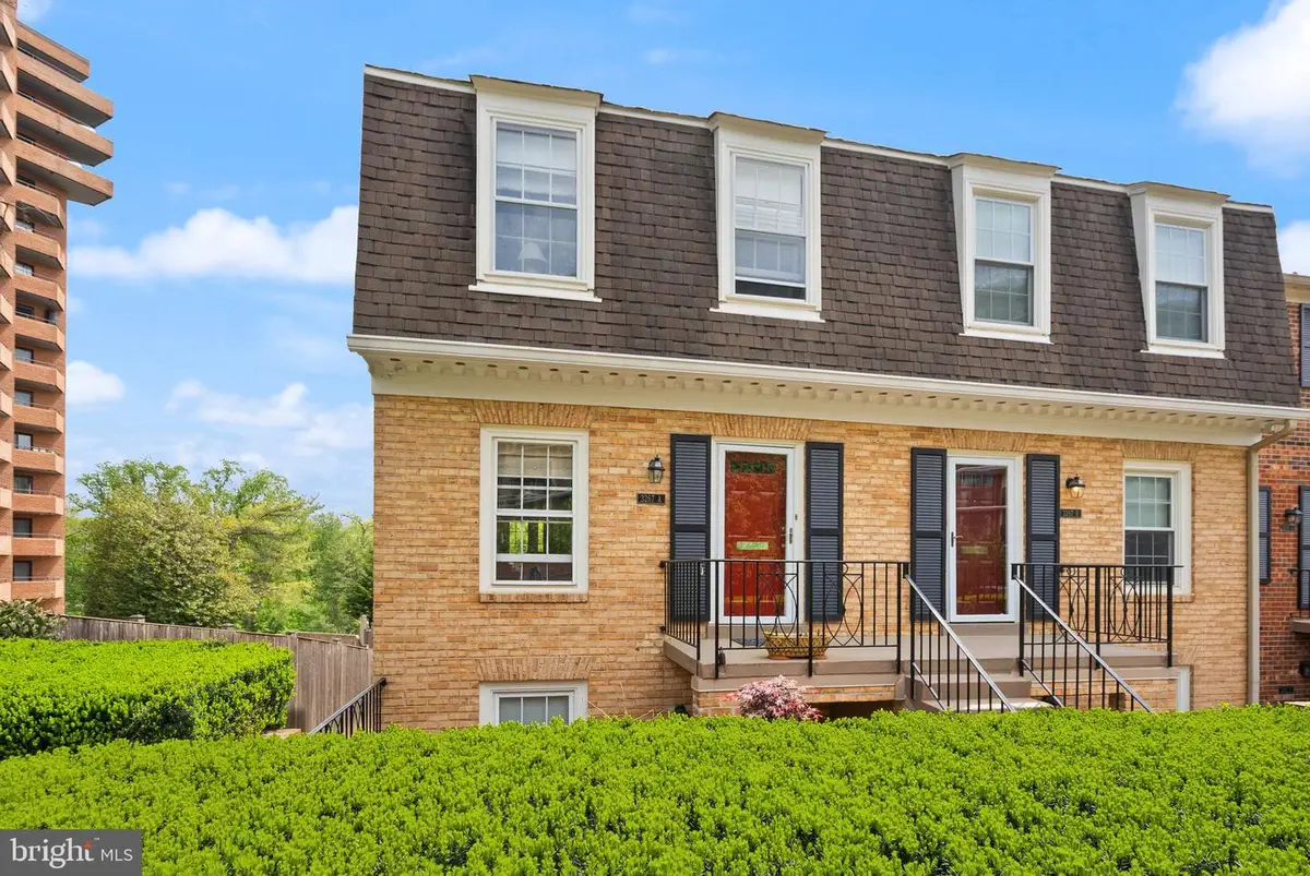 3267 Sutton Pl Nw #c, Washington, DC 20016 - Image #1