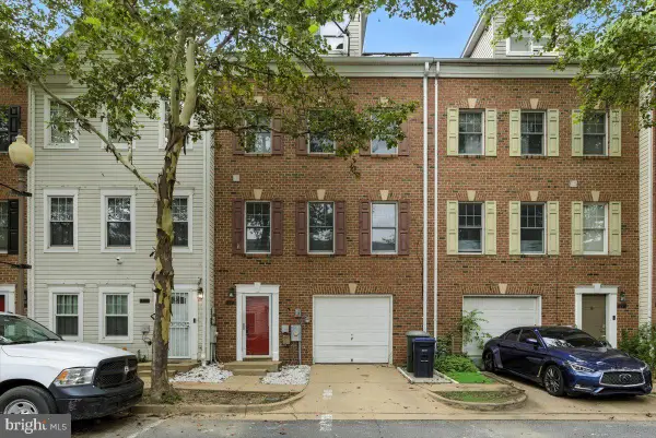 838 Hr Dr Se, WASHINGTON, DC 20032