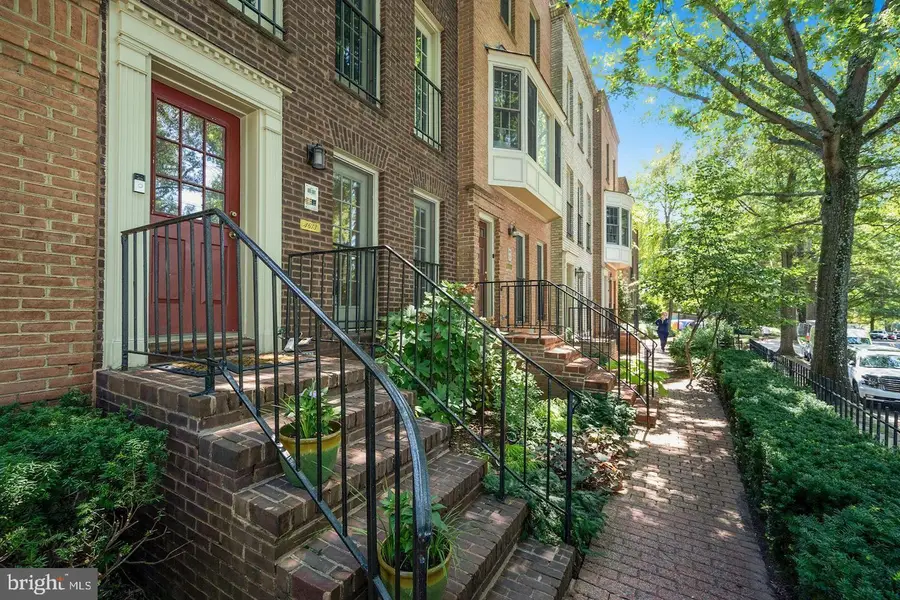 4613 Macarthur Blvd Nw #a, Washington, DC 20007 - Image #2