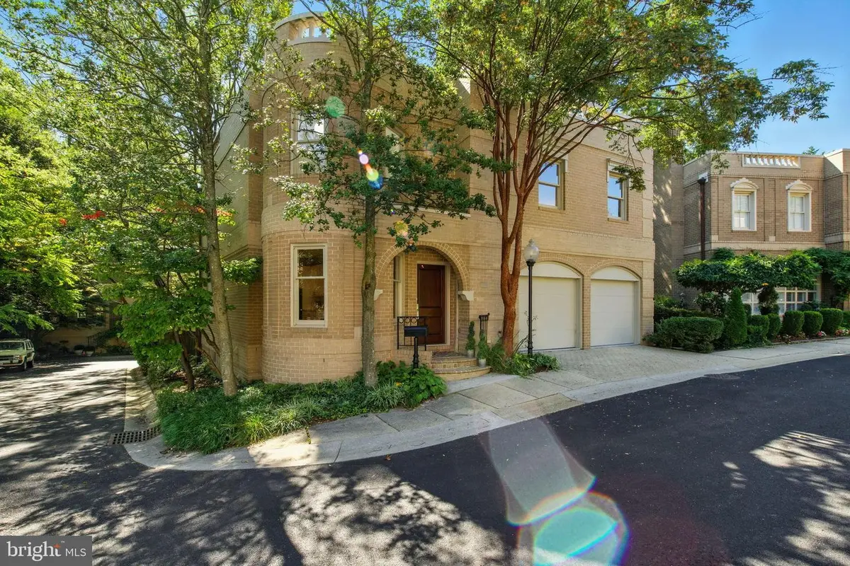 4730 Foxhall Cres Nw, Washington, DC 20007 - Image #1
