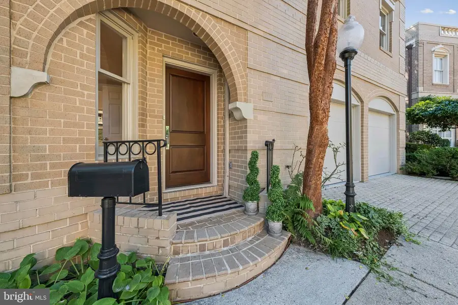 4730 Foxhall Cres Nw, Washington, DC 20007 - Image #3