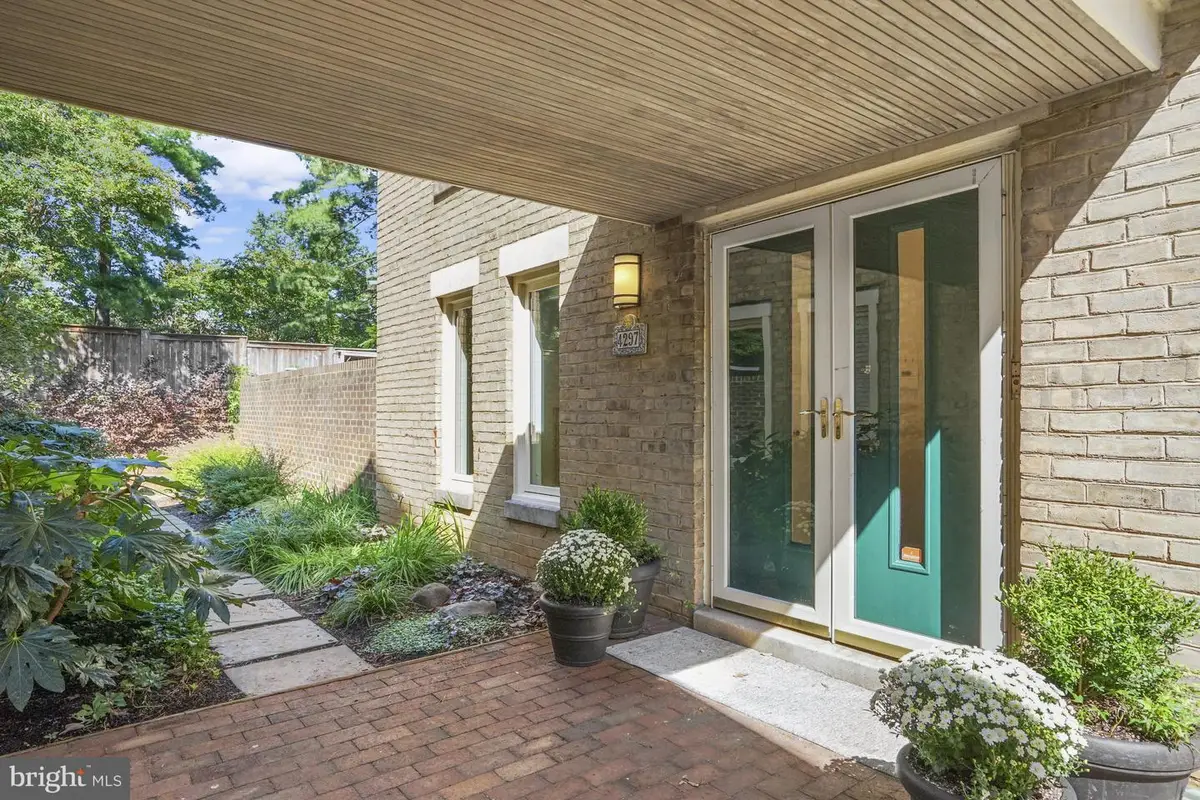 4297 Embassy Park Dr Nw, Washington, DC 20016 - Image #1