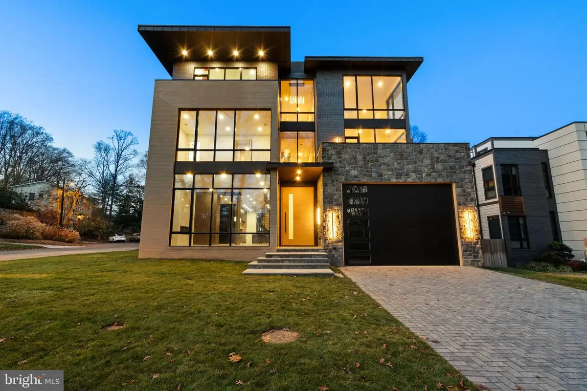 2717 Tennyson St Nw, Washington, DC 20015 - Image #1