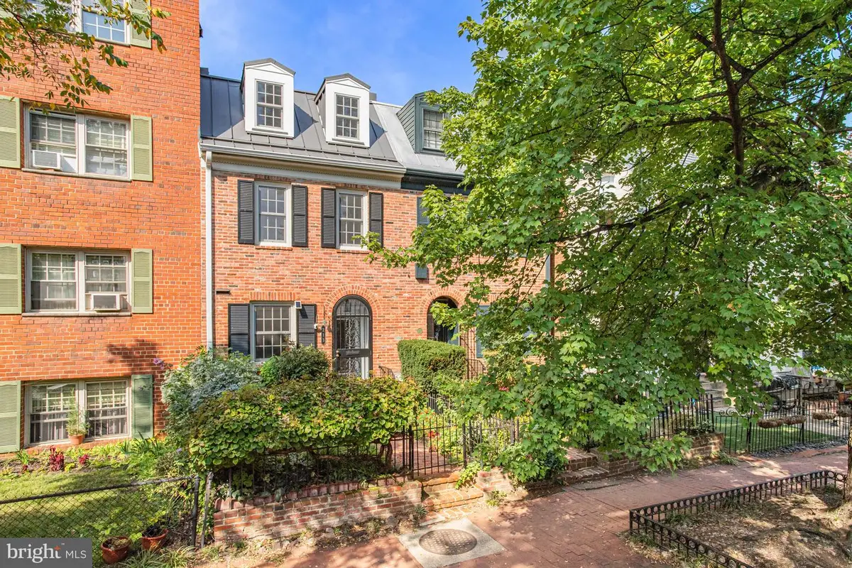 213 9th St Se, Washington, DC 20003 - Image #1