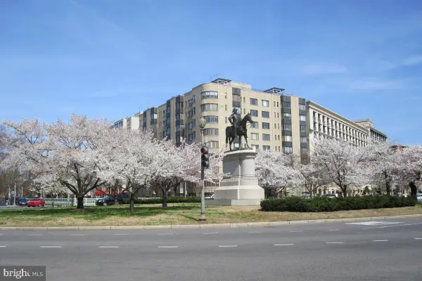 1 Scott Cir Nw #121, WASHINGTON, DC 20036