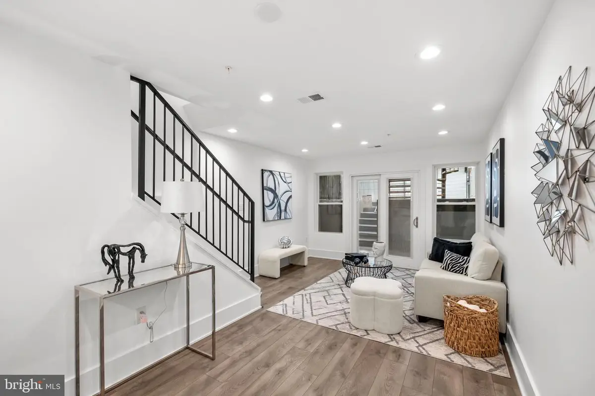 113 18th St Se #1, Washington, DC 20003 - Image #1