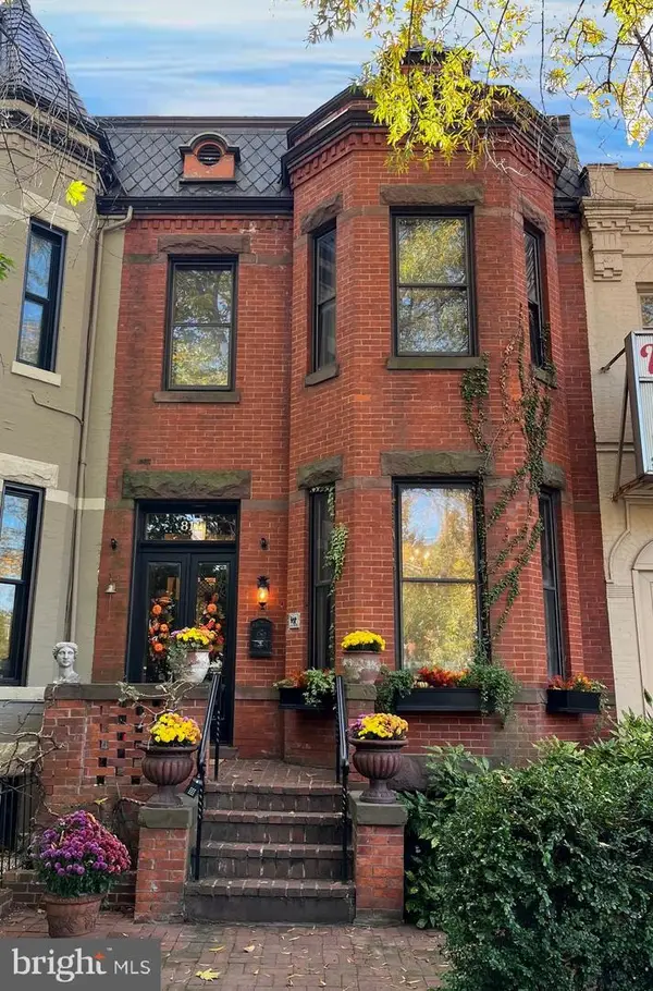 811 Massachusetts Ave Ne, WASHINGTON, DC 20002