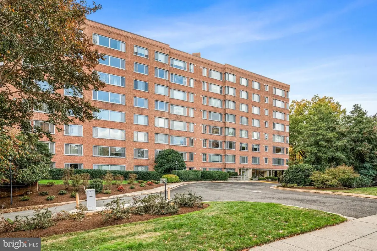 4200 Cathedral Ave Nw #818, Washington, DC 20016 - Image #1