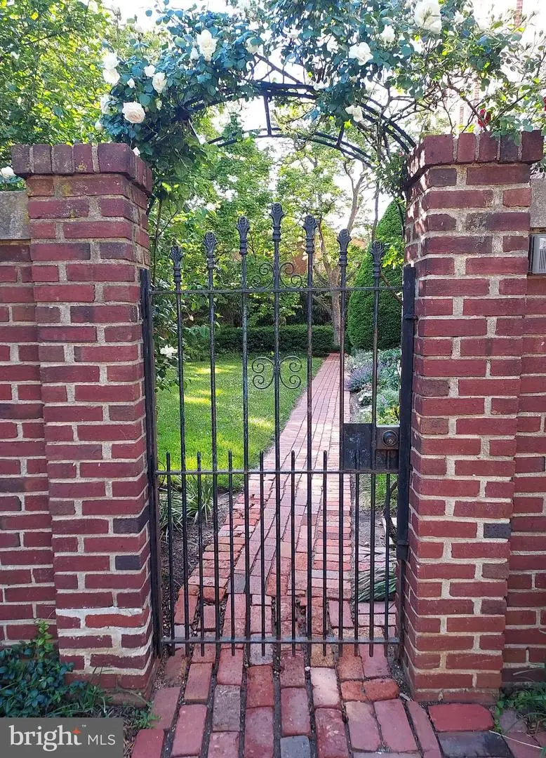 1661 Crescent Pl Nw #102, Washington, DC 20009 - Image #2