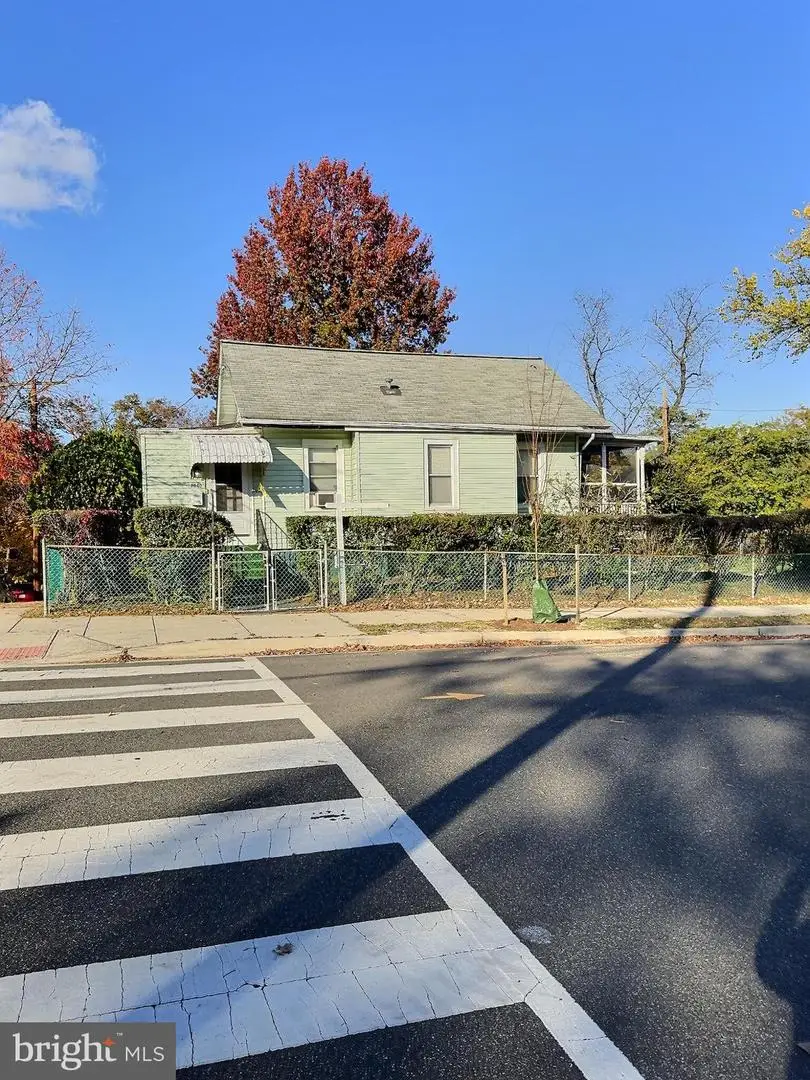 2040 31st Pl Se, Washington, DC 20020 - Image #1
