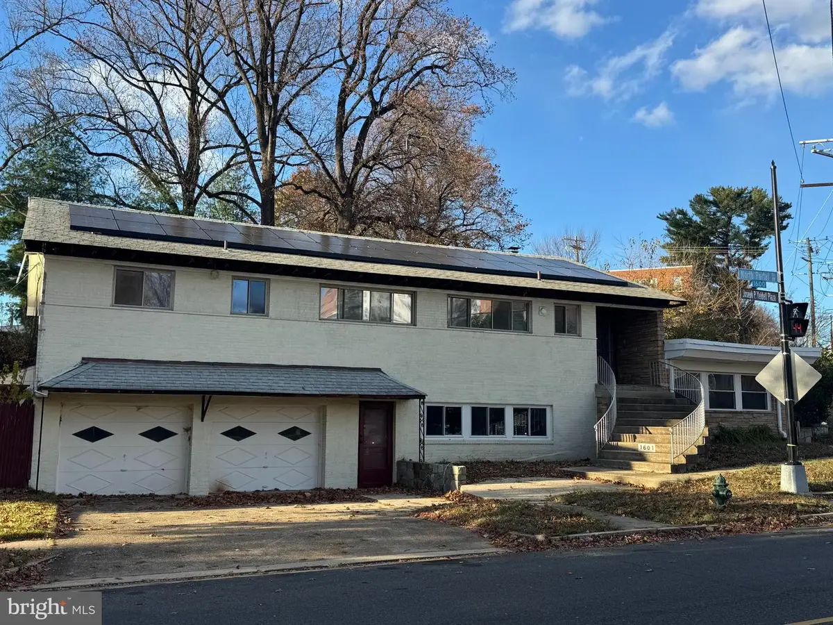 1601 North Portal Dr Nw, Washington, DC 20012 - Image #1