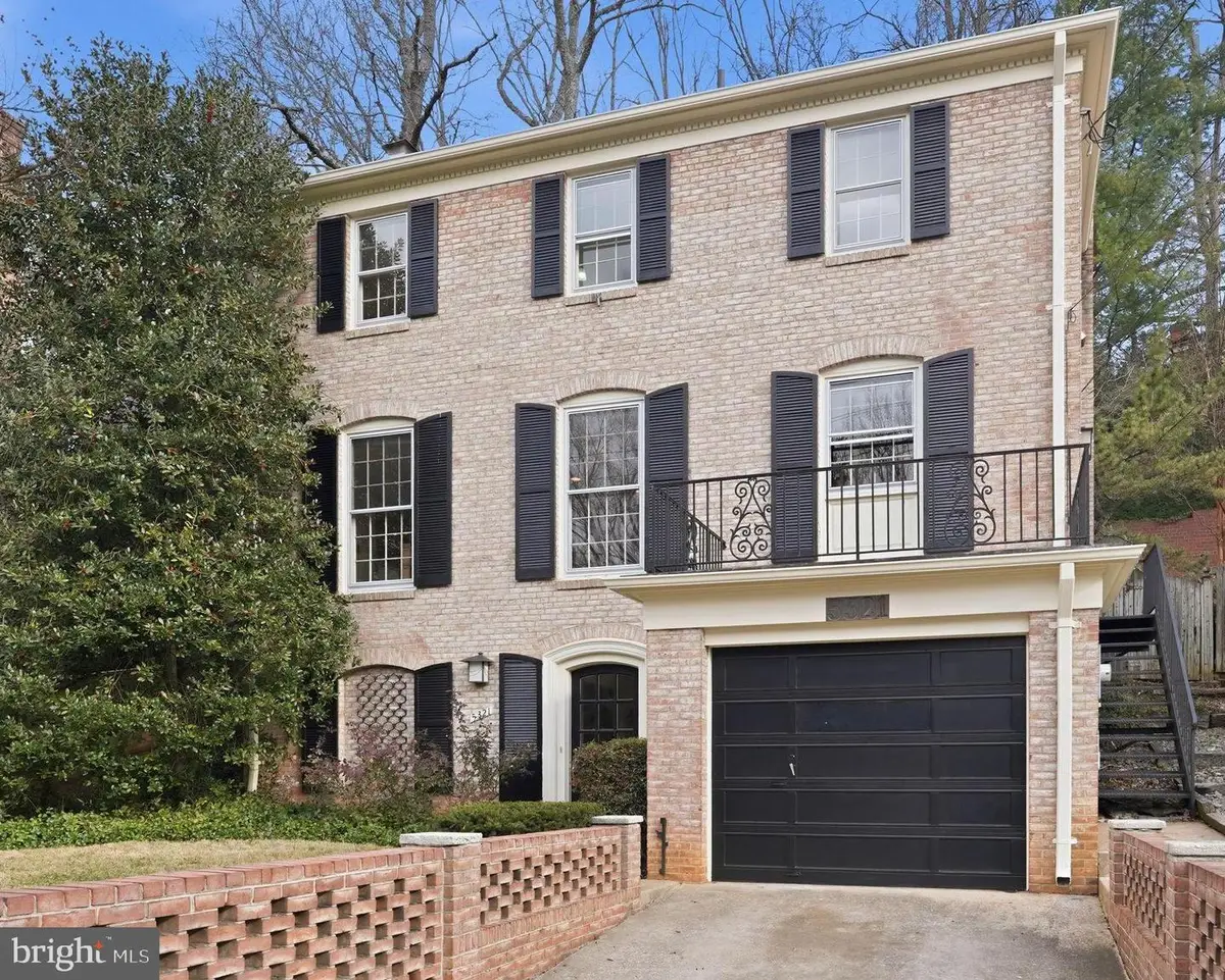 5321 Macarthur Blvd Nw, Washington, DC 20016 - Image #1