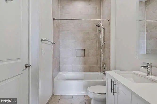 6803 Cameron Dr Nw #314, Washington, DC 20012 - Image #3