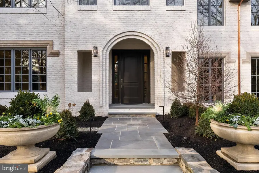 4433 Cathedral Ave Nw, Washington, DC 20016 - Image #2