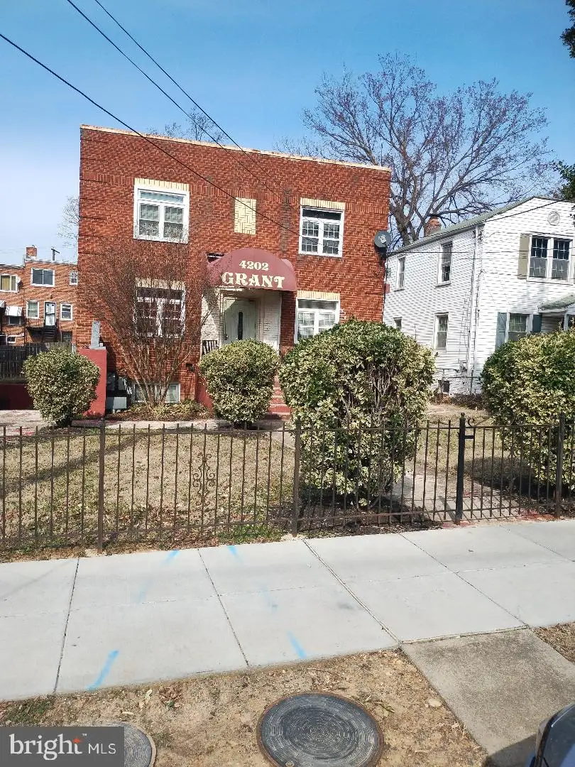 4202 Grant St Ne #202, Washington, DC 20019 - Image #1