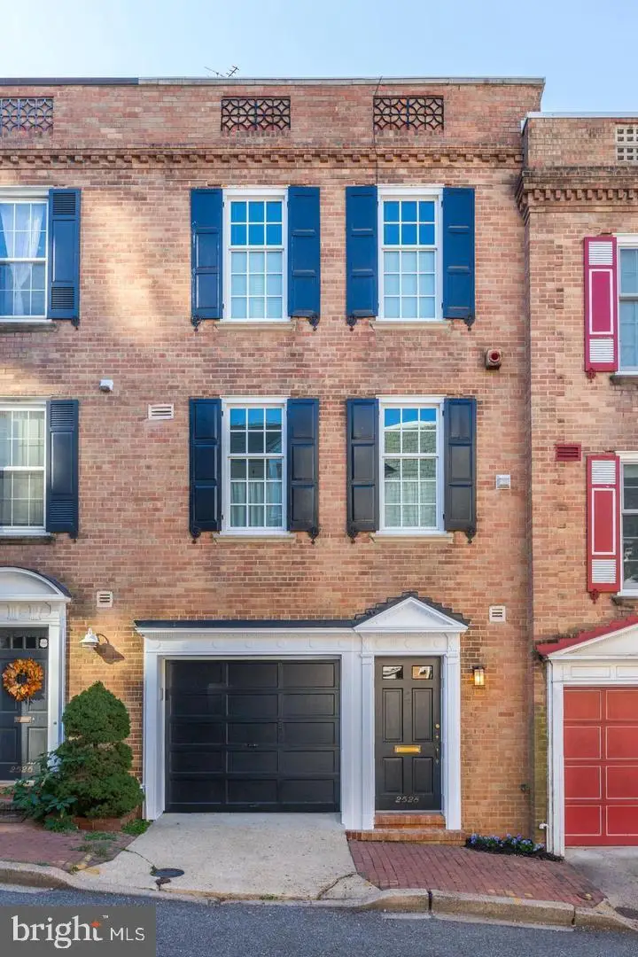 2528 Queen Annes Ln Nw, Washington, DC 20037 - #3